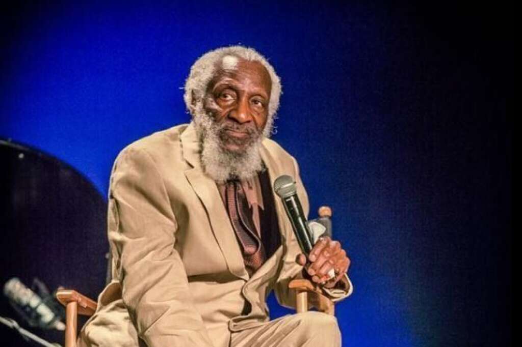 19 août - Dick Gregory - <p>Dick Gregory, le comédien noir américain et militant des droits civiques, qui n'hésitait pas à manier l'humour pour dénoncer le racisme y compris devant des publics blancs au temps de la ségrégation, est mort à l'âge de 84 ans.</p>  <p><strong>» Lire notre article complet <a href="http://www.huffingtonpost.fr/2017/08/20/mort-de-dick-gregory-comedien-americain-et-militant-des-droits_a_23154998/?utm_hp_ref=fr-deces">en cliquant ici</a></strong></p>