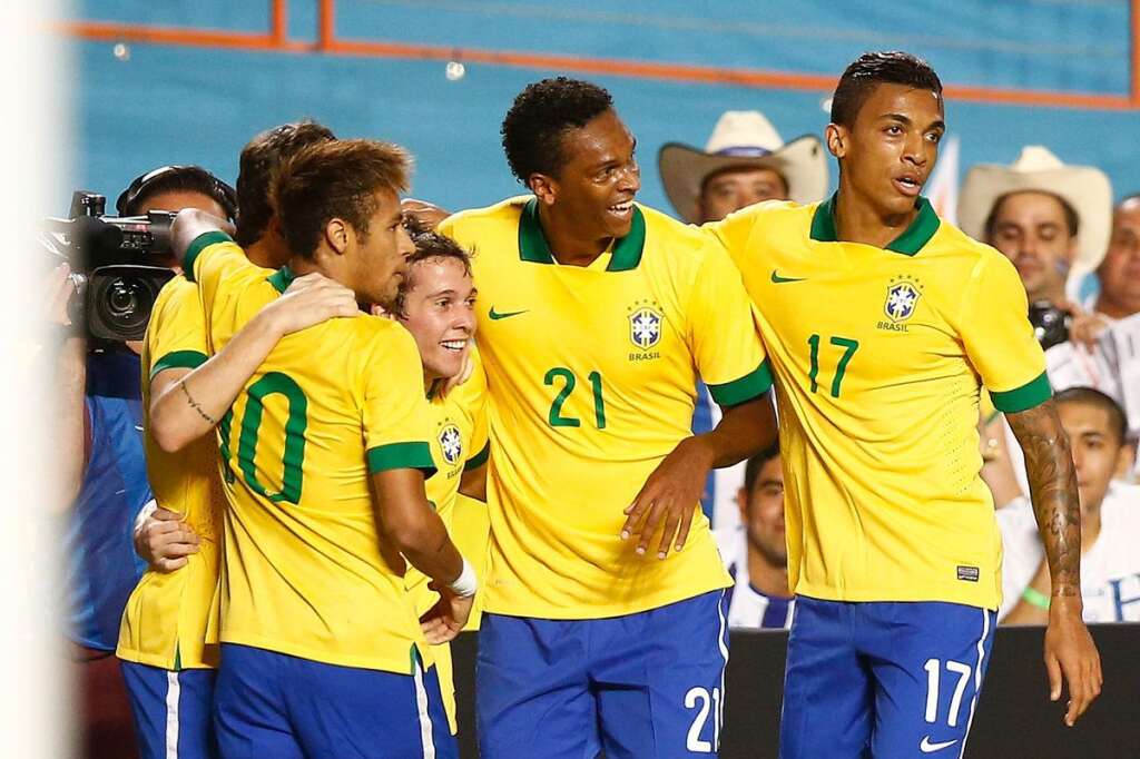 Le Brésil de Neymar - 20ème participation Vainqueur en 2002, 1994, 1970, 1962, 1985 <strong>Sélectionneur:</strong> Luiz Felipe Scolari <strong>Joueurs majeurs:</strong> Neymar, Thiago Silva, Hulk, David Luiz, Daniel Alves