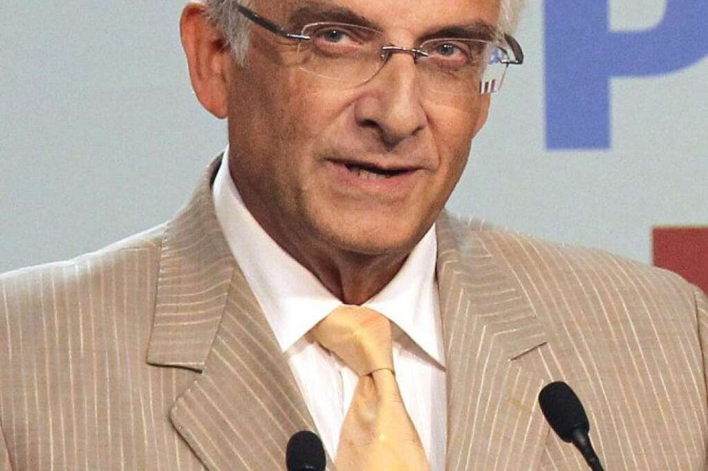 Nicolas About - Ancien député puis sénateur UDF des Yvelines, Nicolas About a été nommé membre du CSA en janvier 2011 par celui qui était alors président du Sénat, l'UMP Gérard Larcher. Son mandat est valable jusqu'en janvier 2017.