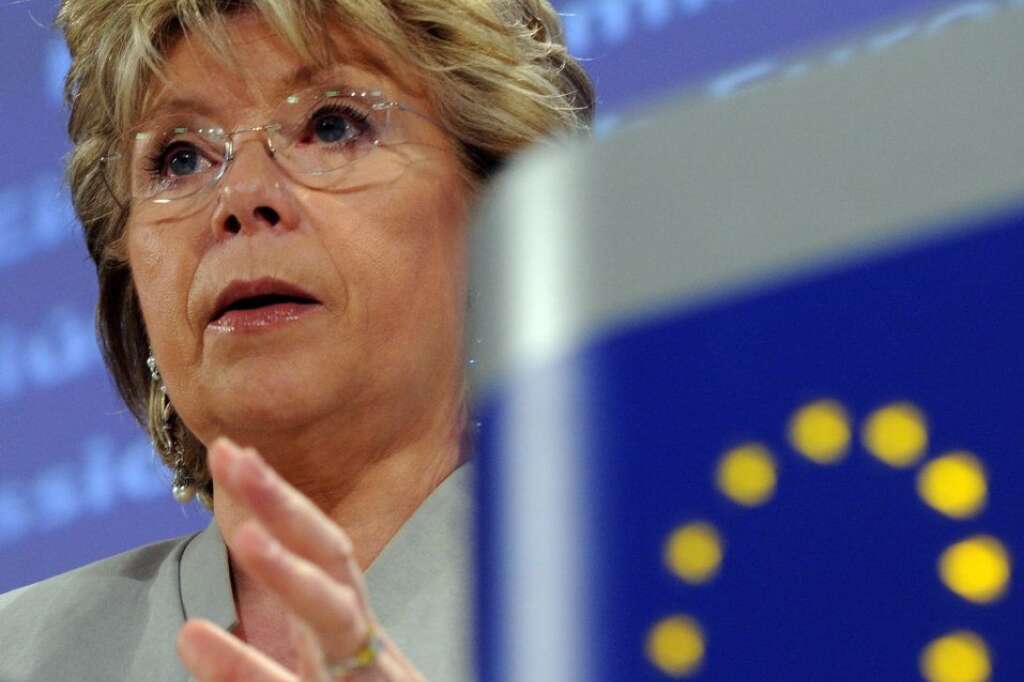Septembre 2010: les remontrances de l'UE - La question Rom brouille les relations entre l'Etat français et la Commission européenne. La commissaire luxembourgeoise Viviane Reding compare les démantèlements de camps à la Seconde Guerre Mondiale. Tollé général.