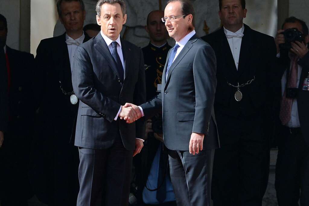 François Hollande et Nicolas Sarkozy - L'actuel chef de l'Etat a invité son prédécesseur à l'accompagner en Afrique du sud. Néanmoins les deux anciens rivaux ne voyageront pas dans le même avion.