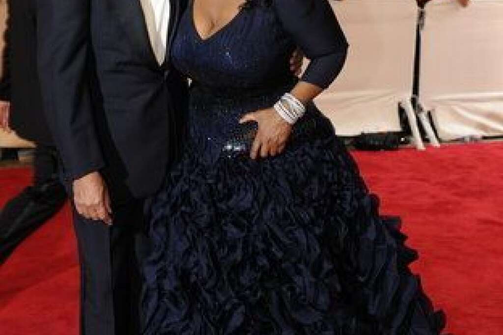 Oprah Winfrey et Oscar de la Renta - Oprah porte une robe Oscar de la Renta à l'occasion de l'ouverture de l'exposition La femme américaine: une identité fashion en 2010