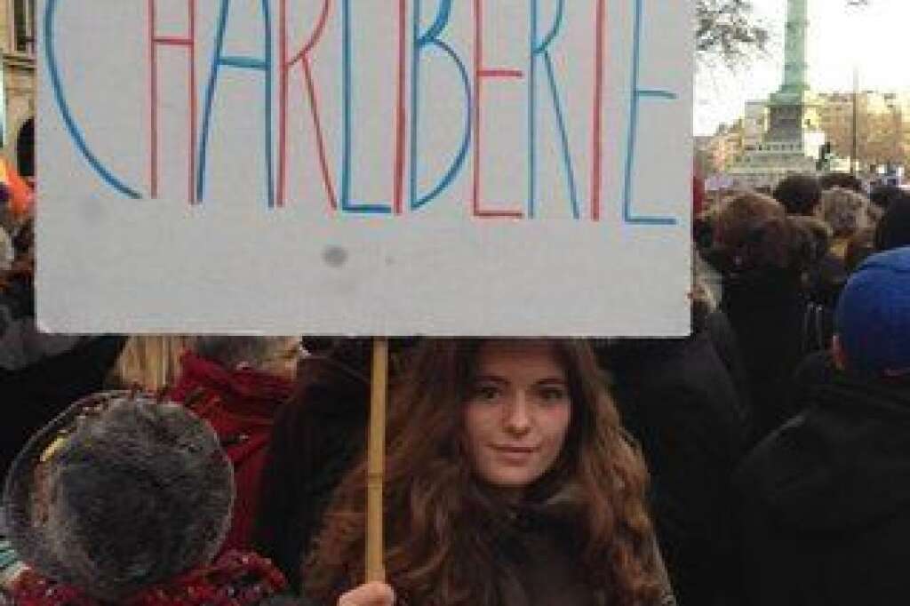 Ils sont Charlie - Louise, la vingtaine, étudiante en classe prépa en région parisienne:  "Si j'ai décidé de venir marcher ce dimanche, c'est parce que j'ai été motivée par le sentiment d'unité qu'il est très important de manifester en ce jour."