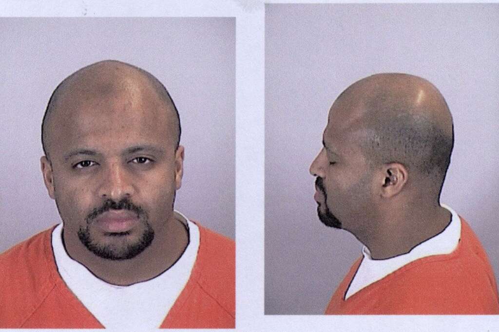Zacarias Moussaoui - Français Zacarias Moussaoui a été arrêté le 17 août 2001, quelques semaines avant le 11-Septembre aux Etats-Unis. Il a été condamné en mai 2006 à la prison à vie pour complicité dans ces attentats par un tribunal fédéral en Virginie. Une condamnation confirmée en appel en janvier 2010. Il purge sa peine à l'isolement, dans une prison de très haute sécurité dans le Colorado.