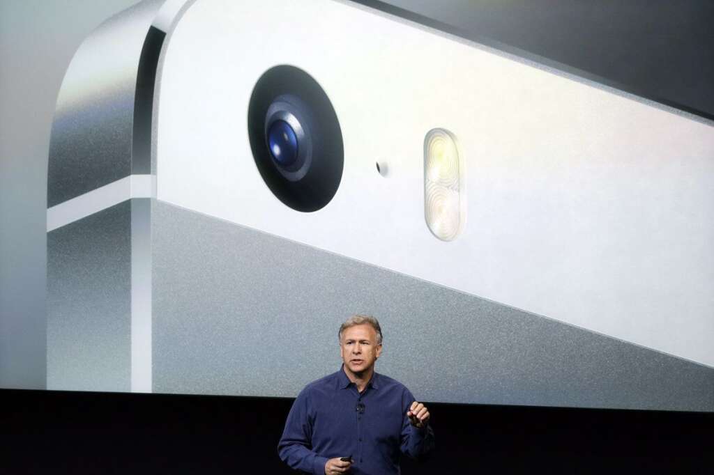 Keynote Apple - Phil Schiller, Apple's senior vice president of worldwide product marketing, speaks on stage about the camera quality during the introduction of the new iPhone 5s in Cupertino, Calif., Tuesday, Sept. 10, 2013. (AP Photo/Marcio Jose Sanchez)