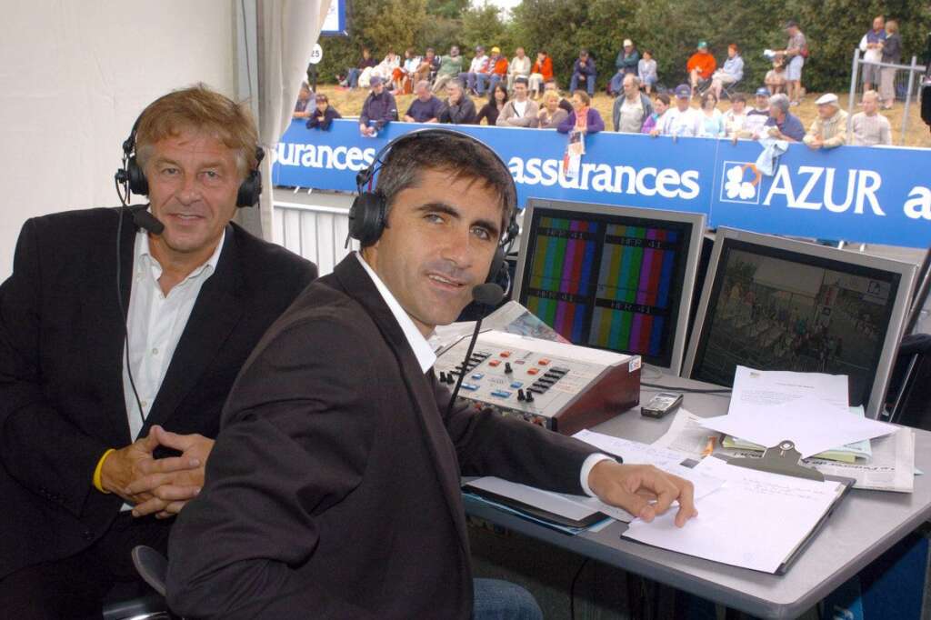 Consultant sur France Télévisions - Sitôt sa retraite cycliste entérinée,, Jalabert prend de la hauteur pour commenter le Tour de France sur France Télévisions à partir de 2003. D'abord à bord de la moto située en tête de course (2003-2004 puis 2006-2010), il rejoint le studio à la mort de Laurent Fignon (31 août 2010).