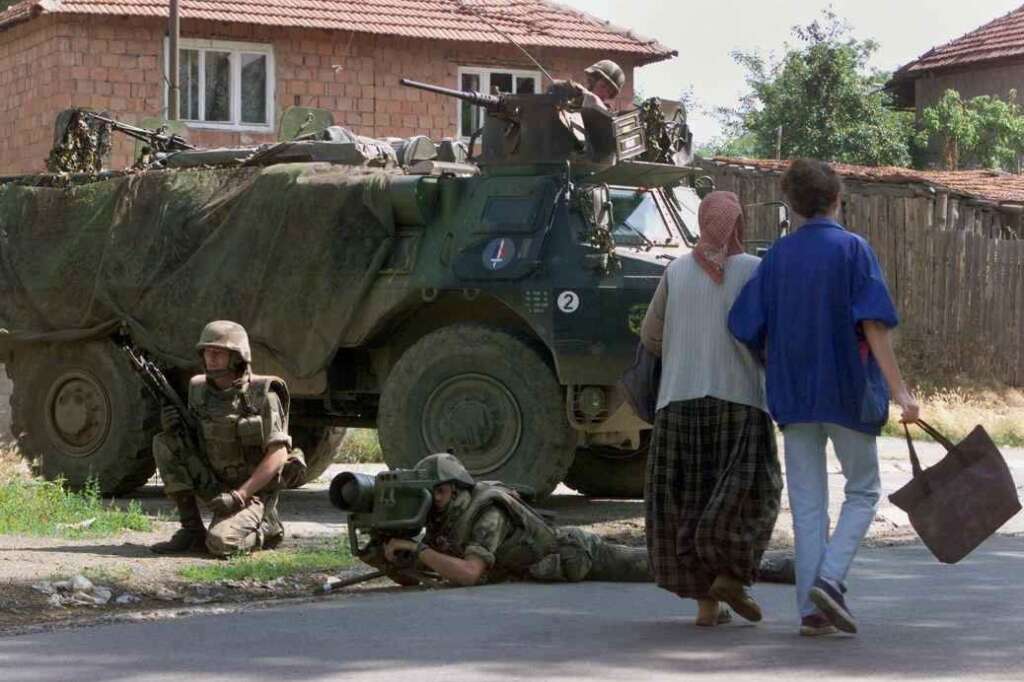 Ex-Yougoslavie (1992-...) - Depuis l'implosion de l'ex-Yougoslavie et la crise au Kosovo; la France a perdu 116 soldats dont une cinquantaine au combat.  Ici, des soldats français de la Kfor (sous commandement de l'Otan) lors du conflit au Kosovo en 1999.