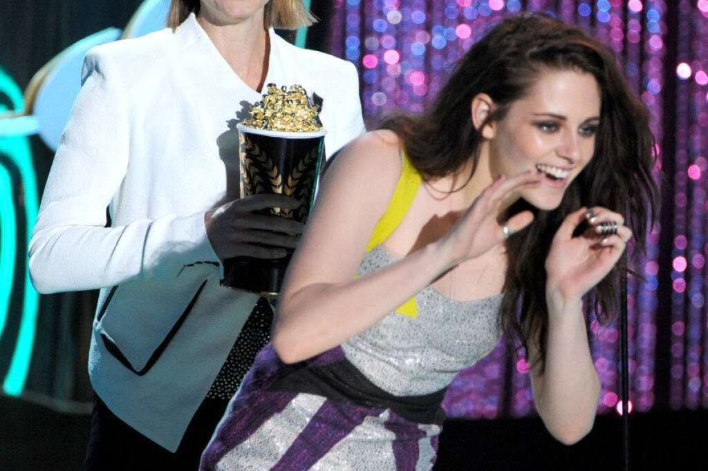1 - Kristen Stewart - L'héroïne de Twilight peut narguer ses copines, elle est première du classement avec 34,5 millions dollars.