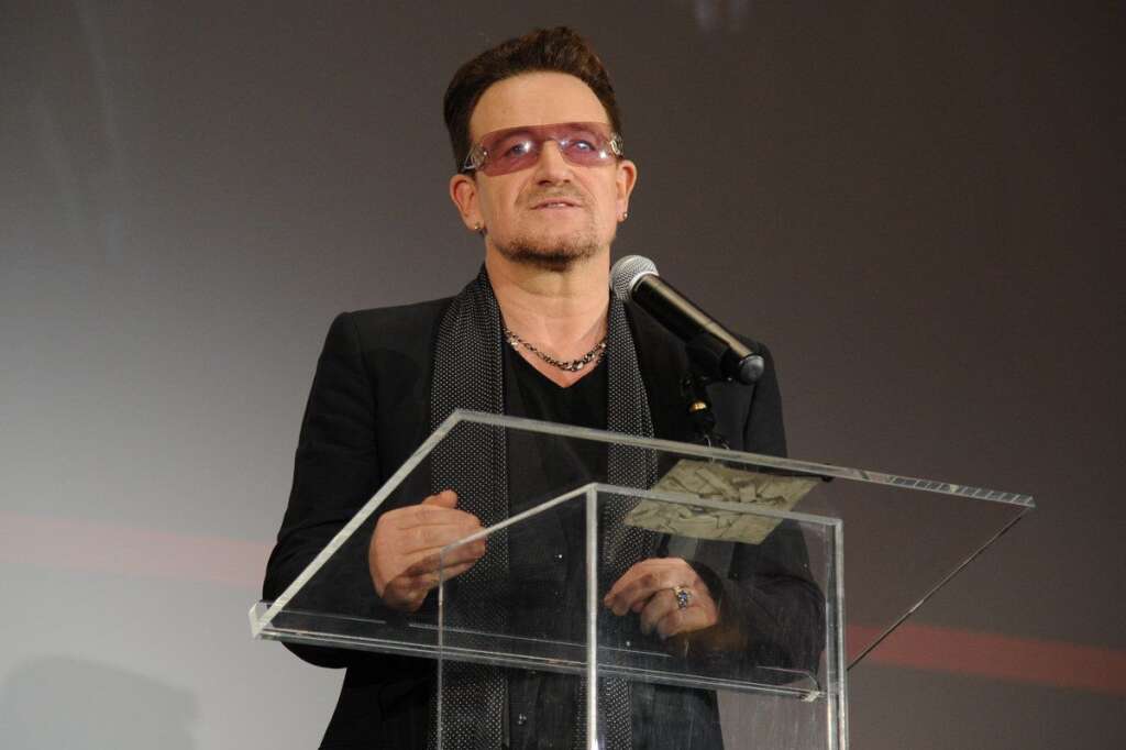 Bono - Le chanteur, engagé dans l'association One, viendra rendre hommage à celui qu'il a qualifié "de réaliste têtu".