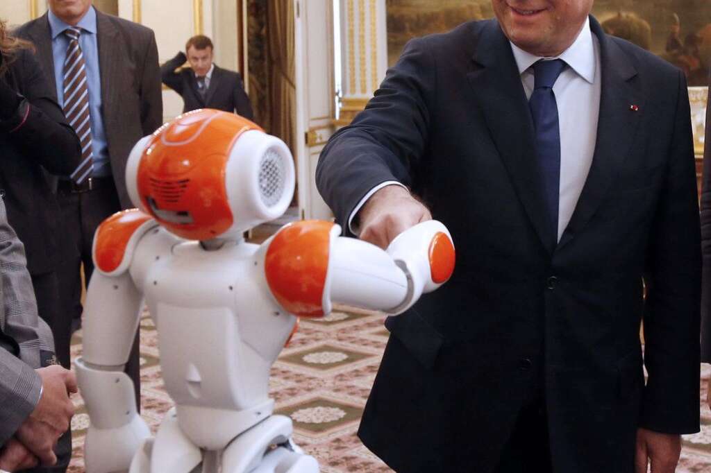 Robotique: les services de demain - Estimation: 100 milliards d’euros en 2020 pour le seul marché de la robotique de service. Ici, le robot Nao par Aldebaran Robotics.
