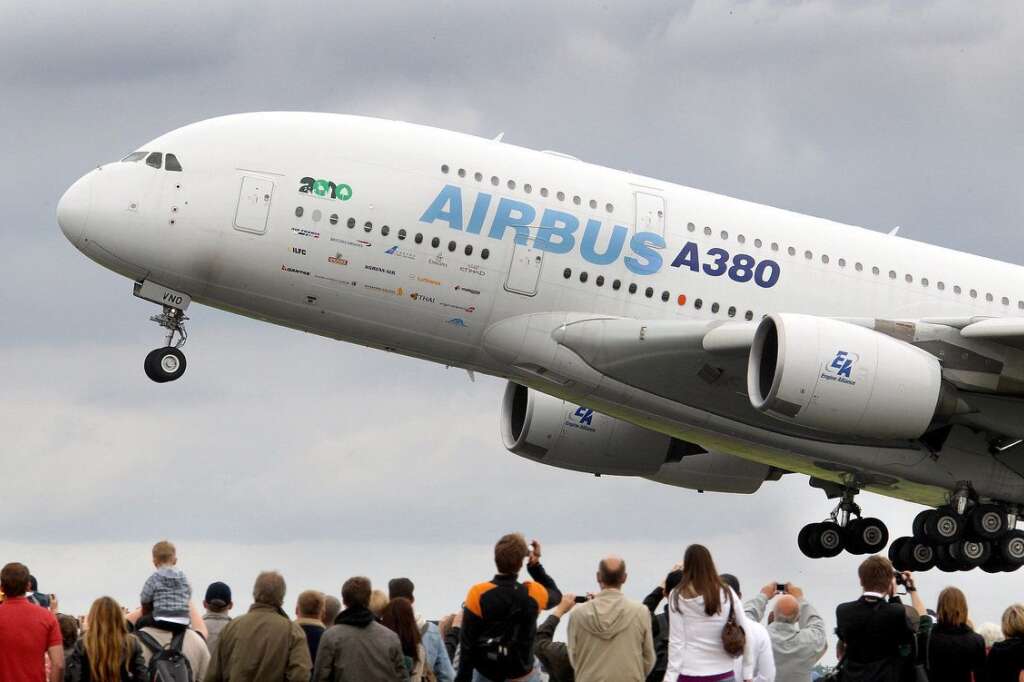 L'A380 - Le gros bébé d'EADS (regroupement de l'Allemand DaimlerChrysler Aerospace et du Français Aerospatiale-Matra) illustre la coopération franco-allemande et européenne. Le premier vol commercial du plus gros avion civil de transport de passagers s'est déroulé en octobre 2007.