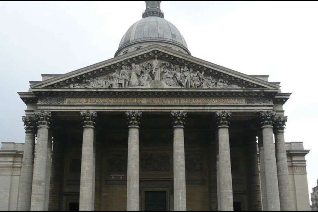- 75 personnalités ont vu leur dépouille (ou une partie d'entre elle) transférée au Panthéon de la République. Plus de mille noms, dont celui d'Aimé Césaire, Antoine de Saint-Exupéry ou Henri Bergson, y sont également inscrits. Sélection.