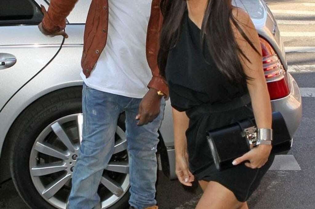 Kanye West et Kim Kardashian - Respectivement vêtus d'une veste en cuir et d'une robe asymétrique, le couple se rendaient à Broadway pour assister à une représentation du spectacle musical "Wicked".