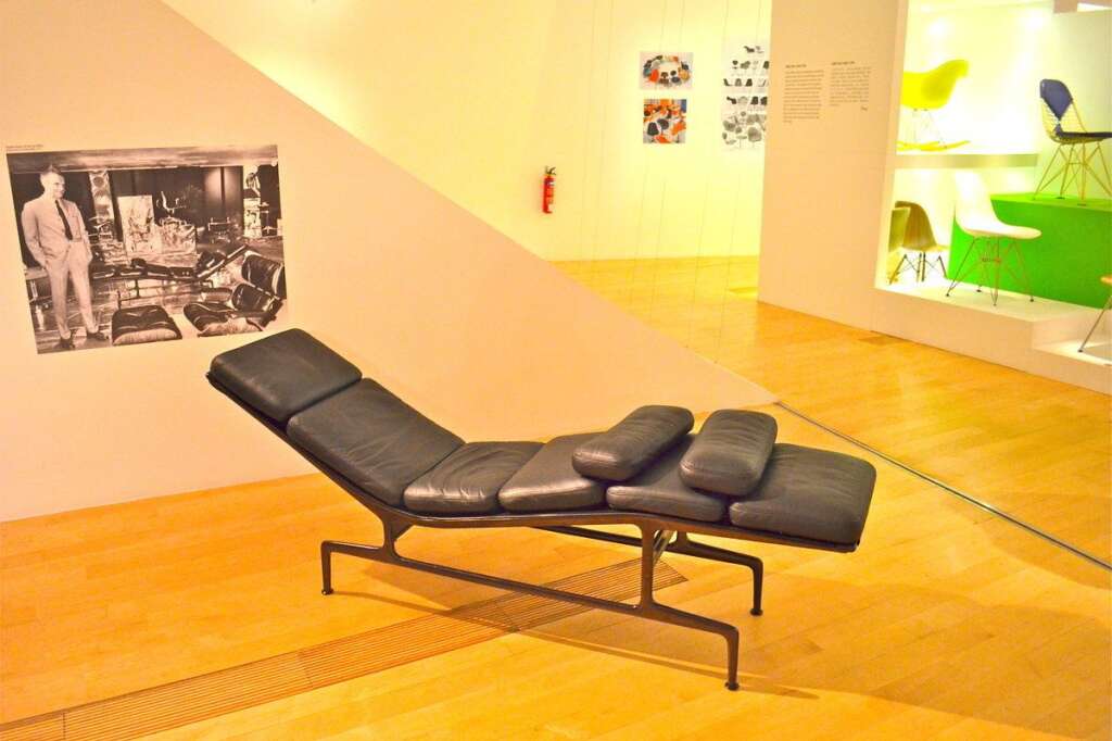 Le fauteuil Charles Eames de Montebourg - Le ministre de l'Economie déclare un "fauteuil Charles Eames" acheté 28.000 francs en 1988. Arnaud Montebourg ne précise pas s'il a pris de la valeur depuis.  Ici une photo d'illustration d'un fauteil Charles Eames.