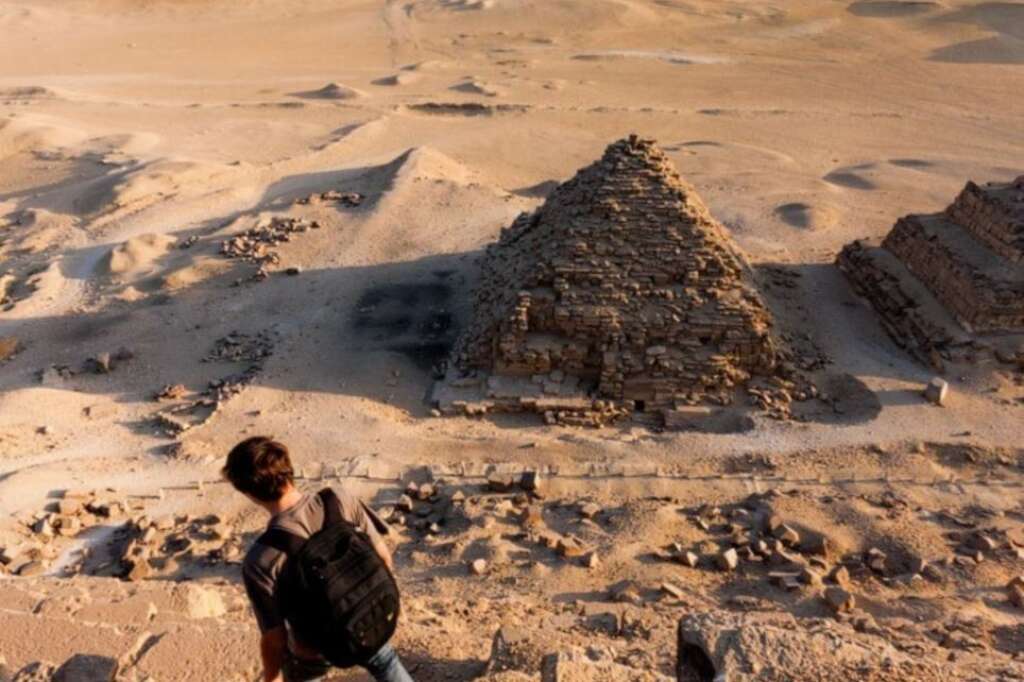 Vitaliy Raskalov sur la Pyramide de Khéops -