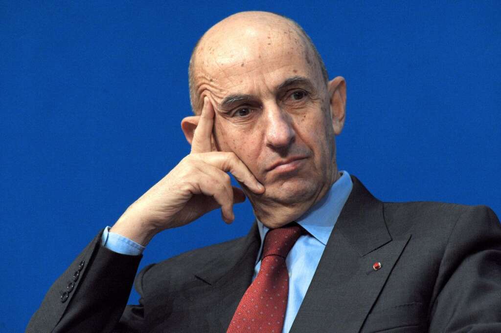 Louis Gallois - En 2012, il est l'homme du "choc de confiance".   Le 5 novembre, l'ancien dirigeant d'EADS et de la SNCF, <a href="http://www.huffingtonpost.fr/2012/11/05/rapport-gallois-22-mesures-principales-creer-choc-confiance_n_2075423.html">a remis au premier ministre son rapport très attendu</a> dans lequel il émet 22 propositions pour doper la compétitivité des entreprises françaises. Un rapport pour la compétitivité <a href="http://www.huffingtonpost.fr/herve-baudry/rapport-gallois-competitivite_b_2081924.html">dont on a plus parlé que le dernier Goncourt</a>.