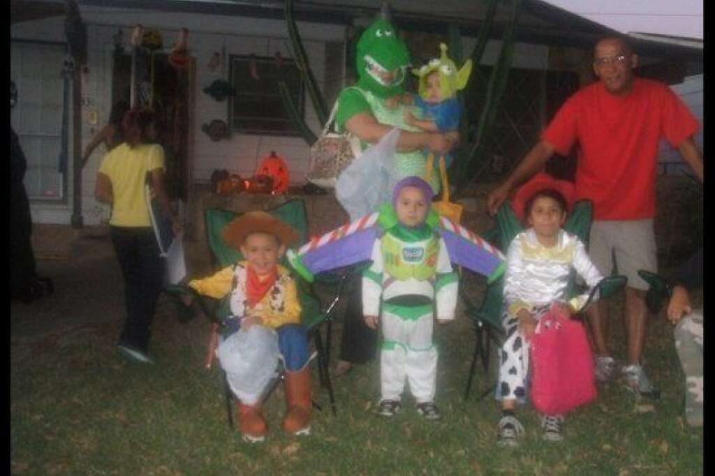 The toystory gang!!! - <a href="http://www.huffingtonpost.com/social/Jusyagurljessica"><img style="float:left;padding-right:6px !important;" src="http://s.huffpost.com/images/profile/user_placeholder.gif" /></a><a href="http://www.huffingtonpost.com/social/Jusyagurljessica">Jusyagurljessica</a>:<br />Me,the mom as rex  Ethan age 1 the alien  Ashton age 3 buzz lightyear  Rene age 5 woody  Angelina age 7 jesse