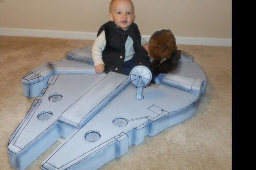 Mini - Han Solo & Chewie - <a href="http://www.huffingtonpost.com/social/Diana_FG"><img style="float:left;padding-right:6px !important;" src="http://graph.facebook.com/5239751/picture?type=square" /></a><a href="http://www.huffingtonpost.com/social/Diana_FG">Diana FG</a>:<br />Dad made the Millennium Falcon.