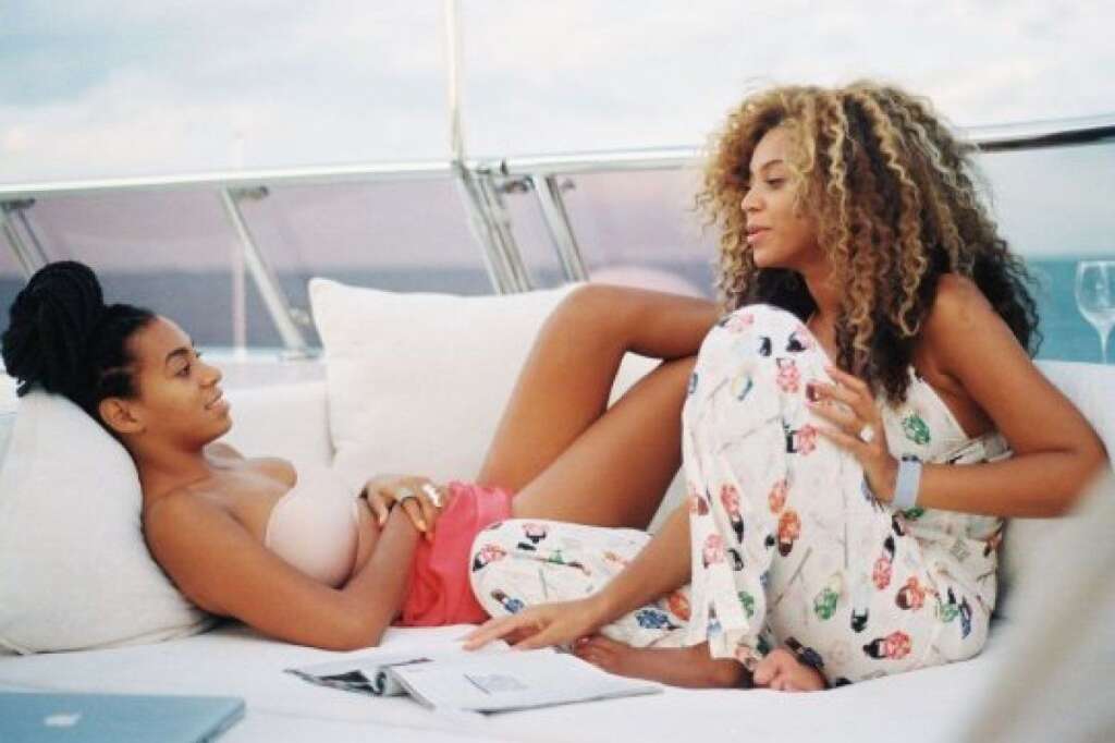 - Avec sa soeur Solange.   Photo: Beyonce.Tumblr.Com