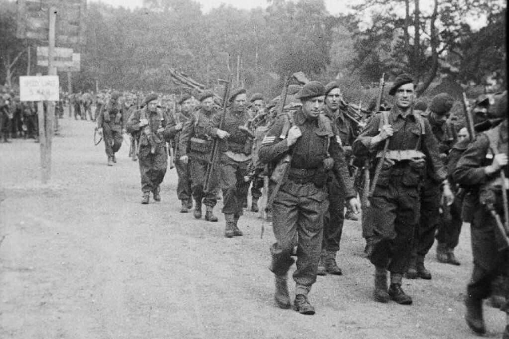 L'opération Overlord préparée de longue date - Les premières discussions autour de l'ouverture d'un front ouest débutent en 1943 entre Roosevelt et Churchill. Les troupes s'entraîneront en amont.