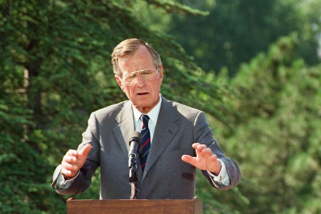 30 novembre - George H. W. Bush - <p>L'ex-président des États-Unis George Bush, ici en juillet 1991,  est mort à l'âge de 94 ans. Le 41e président américain, dont l'unique mandat fut marqué par la fin de la Guerre froide, souffrait depuis plusieurs années de la maladie de Parkinson.</p>  <p><strong>» Lire notre article complet en <a href="https://www.huffingtonpost.fr/2018/12/01/mort-de-georges-bush-deces-de-lex-president-americain-a-94-ans_a_23605781/">cliquant ici</a></strong></p>