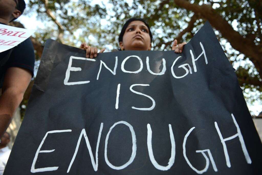 Ce n'est pas nouveau... - "Le viol de la jeune femme et le traumatisme qu'elle a vécu ne sont pas nouveaux et cela est arrivé dans le passé mais cette affaire a fait sauter le couvercle de la marmite", a confié à l'AFP Anjali Raval, femme au foyer de 35 ans, lors d'un rassemblement.