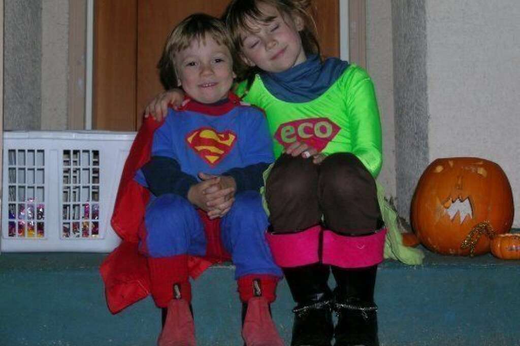 EcoGirl and Little SuperMan - <a href="http://www.huffingtonpost.com/social/sio711"><img style="float:left;padding-right:6px !important;" src="http://s.huffpost.com/images/profile/user_placeholder.gif" /></a><a href="http://www.huffingtonpost.com/social/sio711">sio711</a>:<br />