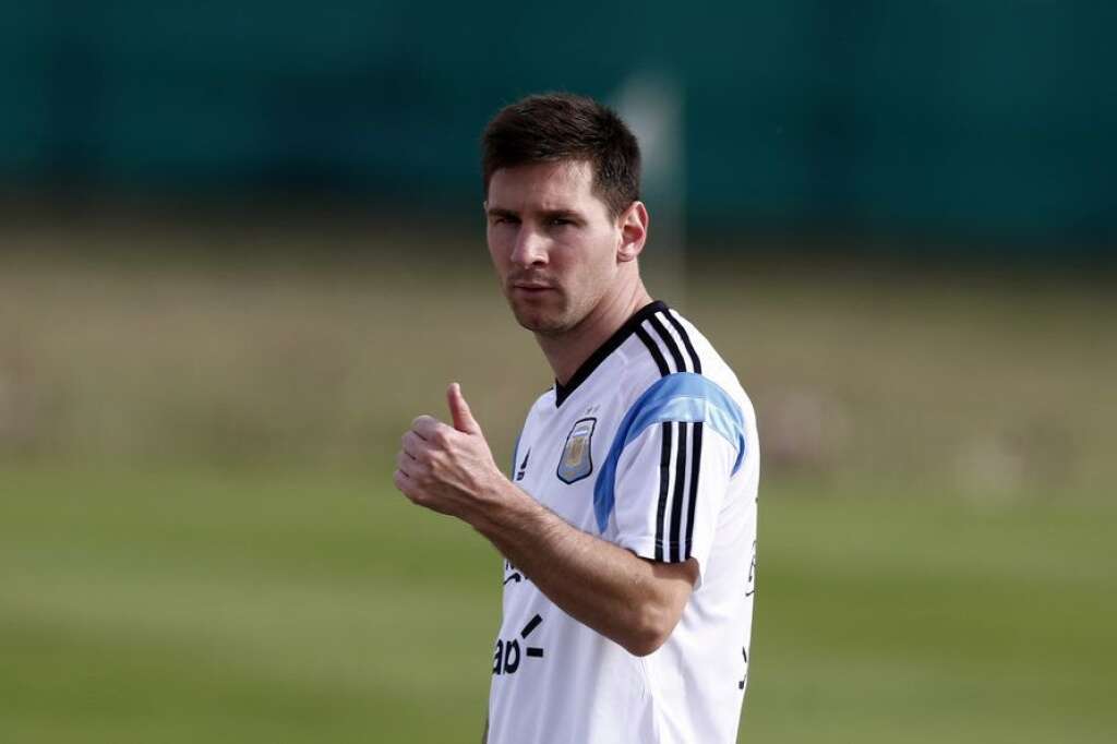 Lionel Messi (Argentine) - Son club: FC Barcelone (Espagne) Poste: attaquant