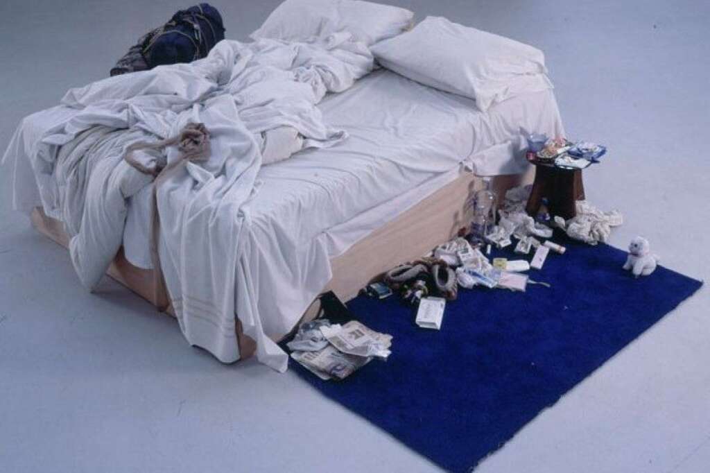 My bed - My bed est une installation majeure de l'artiste britannique Tracey Emin, composée de son propre lit défait ainsi que de préservatifs usagés et de sous-vêtements tachés de sang. Nommée pour le Turner Prize en 1999, elle était venue présenter son oeuvre totalement ivre à la télévision.