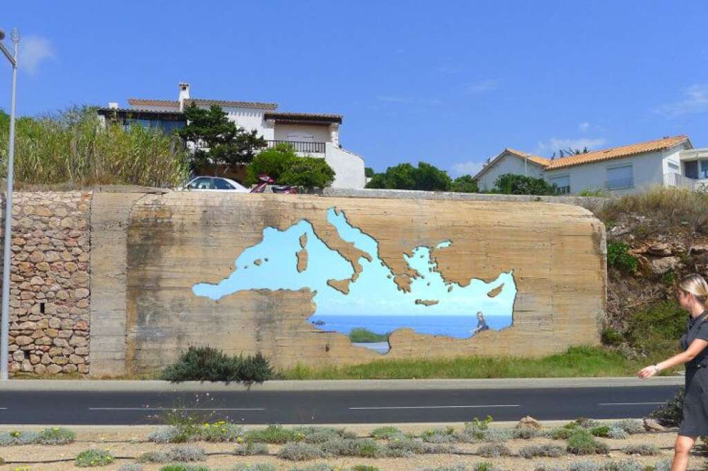 Mare Nostrum - Commande publique ville de Sète, découpe numérique sur inox polimiroir encastré dans un Bumker, 2013