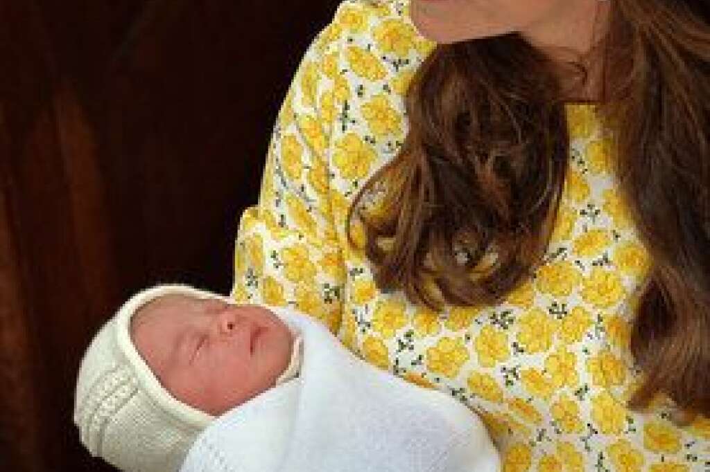 N°4: la princesse Charlotte - Arrière petite-fille d'Elizabeth II, seconde petit-fille du Prince Charles, Charlotte Elizabeth Diana, deuxième enfant du duc de Cambridge, est devenue à sa naissance le quatrième prétendant au trône.