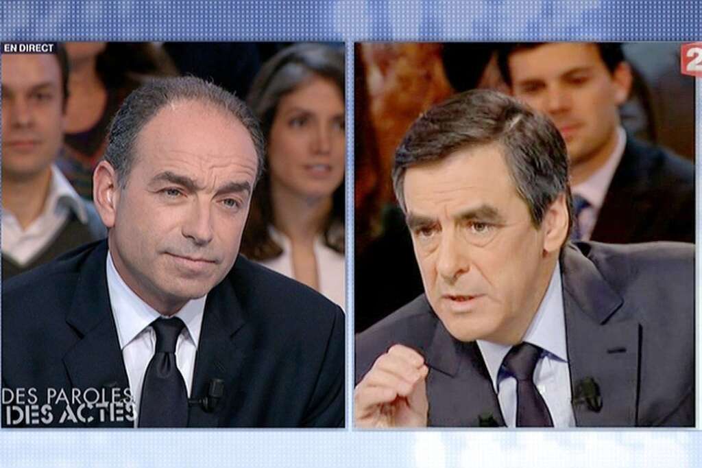 25 octobre 2012: Fillon-Copé, le débat - Pour la première fois, deux candidats de droite à la présidence du parti s'affrontent à fleurets très mouchetés dans un débat télévisé. Les audiences sont faibles, mais l'UMP annonce le lendemain avoir atteint 300.000 adhérents.