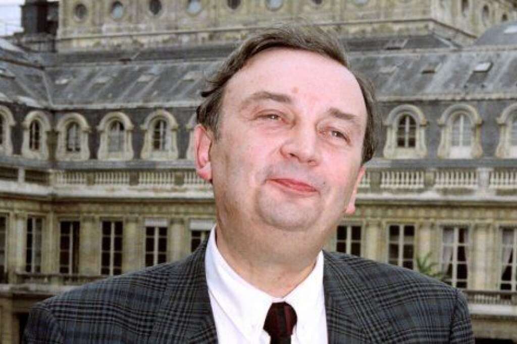 2 janvier - Jacques Lassalle - <p>Le dramaturge, metteur en scène et écrivain est mort à 81 ans à Paris. Jacques Lassalle, qui a dirigé le <a href="https://www.google.fr/url?sa=t&rct=j&q=&esrc=s&source=web&cd=1&cad=rja&uact=8&ved=0ahUKEwjy3ta4rbnYAhUGWxQKHQTjCpgQFggoMAA&url=http%3A%2F%2Fwww.tns.fr%2F&usg=AOvVaw3oiblY_ViWEX1rXqUp8TNp" target="_blank">Théâtre national de Strasbourg</a> de 1983 à 1990 et la <a href="https://www.google.fr/url?sa=t&rct=j&q=&esrc=s&source=web&cd=1&cad=rja&uact=8&ved=0ahUKEwjpxeXBrbnYAhUJtBQKHQ1SBP0QFggoMAA&url=https%3A%2F%2Fwww.comedie-francaise.fr%2F&usg=AOvVaw3jJIYQciqY9NCUH6QaOoNL" target="_blank">Comédie-Française</a> de 90 à 93, est une des grandes figures du théâtre français depuis les années 70.</p>  <p><strong>» Lire notre article complet <a href="http://www.huffingtonpost.fr/2018/01/02/jacques-lassalle-dramaturge-et-metteur-en-scene-est-mort_a_23321457/?utm_hp_ref=fr-ils-sont-morts-en-2018">en cliquant ici</a></strong></p>