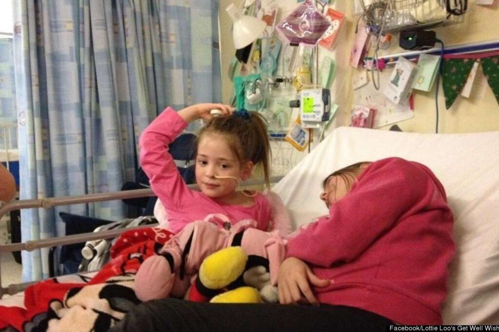 Charlotte se réveille du coma après avoir entendu la chanteuse Adele - Charlotte et sa soeur de 11 ans, Megan
