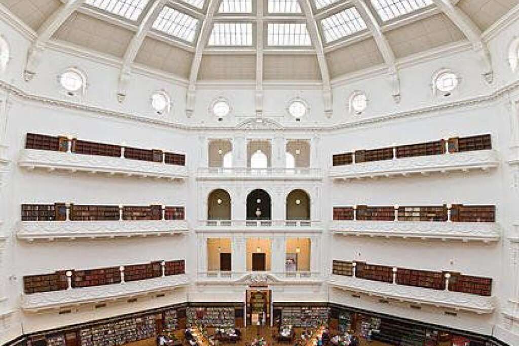 La bibliothèque d'État du Victoria à Melbourne - Ouverte en 1856, cette bibliothèque possède plus de 1,5 million de livres et 16 000 périodiques.