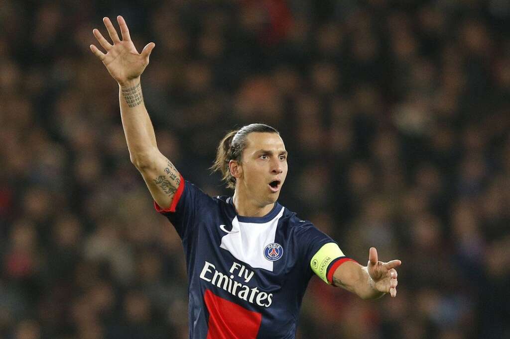 5- Zlatan Ibrahimovic, 23,5 millions d'euros - L'attaquant vedette du PSG est le joueur le mieux payé de la Ligue 1. Avec 18 millions de salaire annuel annuel, le Suédois est même le joueur qui touche le plus de l'histoire du championnat de France.