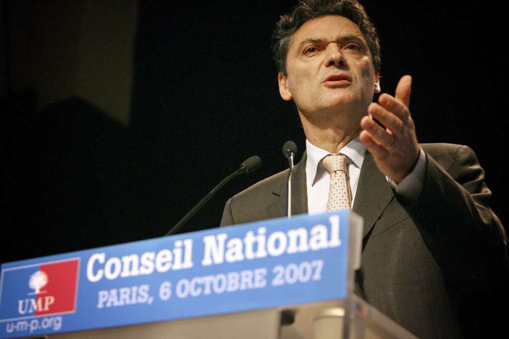 25 septembre 2007: Devedjian secrétaire général - Le sarkozyste Patrick Devedjian devient secrétaire général après la révision des statuts du parti. Jean-Pierre Raffarin devient premier vice-président du Conseil national. L'UMP revendique 370.000 adhérents
