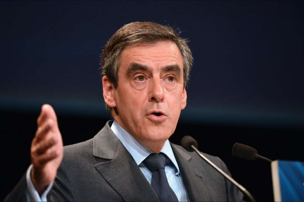 11 juillet 2013: la réplique cinglante de Fillon - Furieux contre Nicolas Sarkozy, François Fillon accélère sa campagne en vue de la primaire de 2016. "L'UMP ne peut pas vivre congelée dans l'attente d'un homme providentiel", tacle l'ancien premier ministre. A droite, la guerre est déclarée.