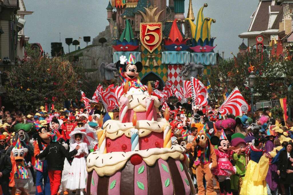 1997: 5ème anniversaire de Disneyland... et un plan de restructuration en vue -