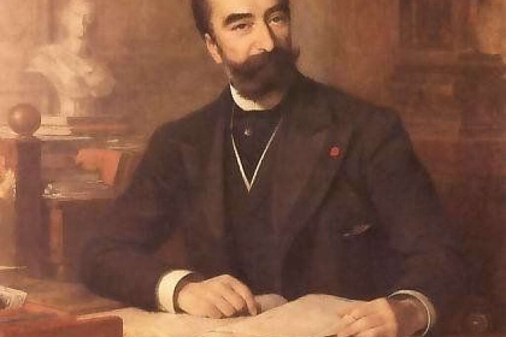 Sadi Carnot (inhumé en 1894) - Président de la IIIe République assassiné par un anarchiste.