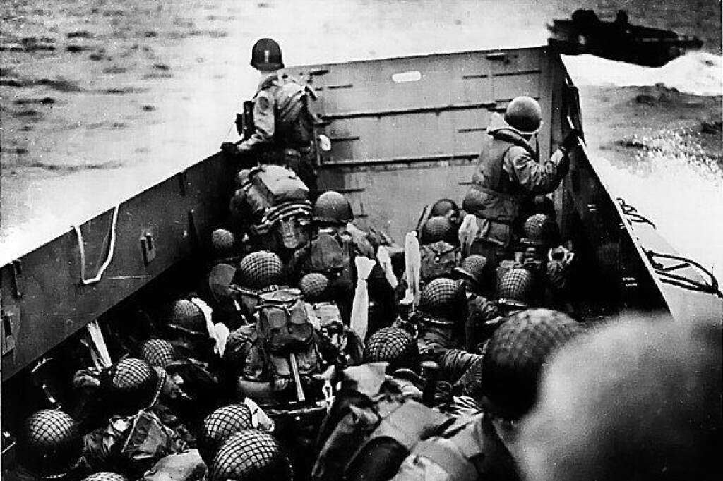 A bord du Débarquement, un certain Robert Capa - Cette photo en noir et blanc est signée du grand photographe Robert Capa, seul photographe à participer au D-Day. Ses photos pour <em>Life magazine</em> feront le tour du monde.