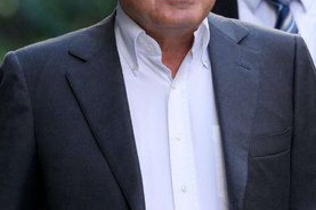 23 mars 2013 - Boris Berezovski - L'ex-oligarque Boris Berezovski, 67 ans, réfugié en Grande-Bretagne après être entré en conflit avec Vladimir Poutine, est retrouvé mort dans la salle de bain de sa résidence d'Ascot (sud-ouest de Londres), un morceau de tissu autour du cou. L'enquête s'abstient de trancher entre suicide et assassinat.