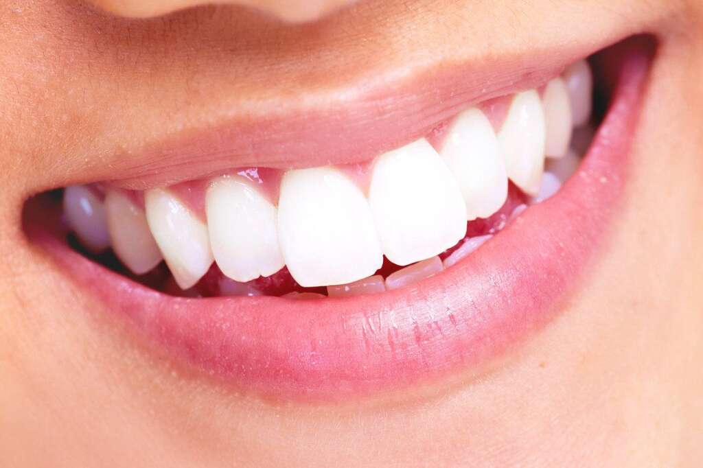 Sur les douleurs dentaires - La parodontite est une inflammation des gencives et autres tissus qui soutiennent les dents. Et le sport peut aider à calmer ces douleurs. Celles-ci apparaissent le plus souvent chez les seniors. Cela ne vous dispense pas non plus d'aller vous brosser les dents.