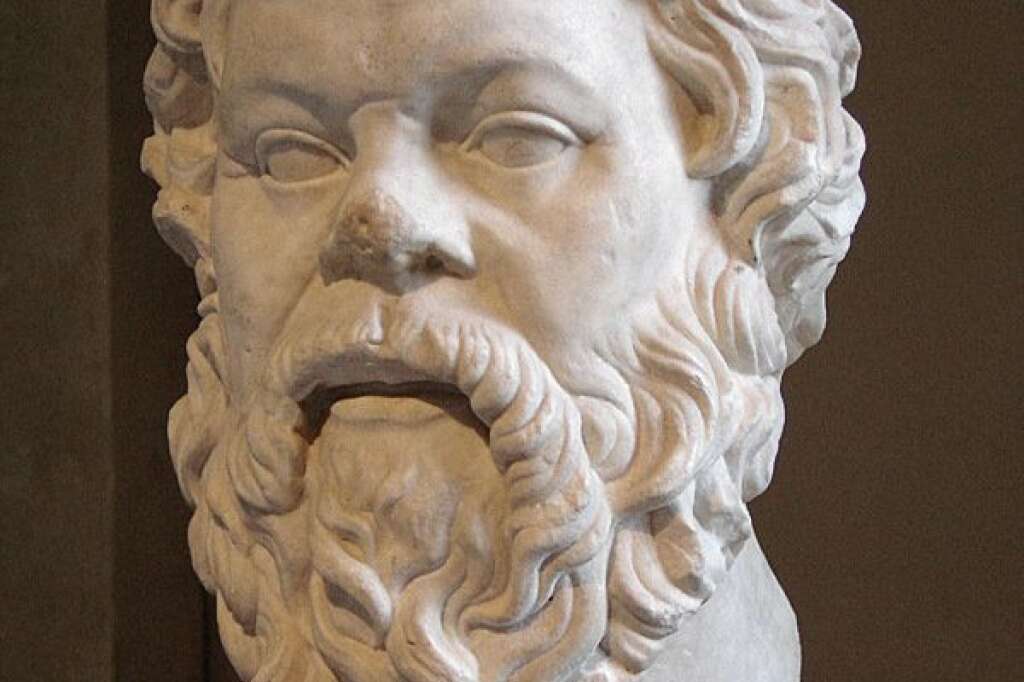 Socrate  (-470 à -399) - L'amour de Socrate pour les jeunes hommes était connu. Il eut notamment pour amant le jeune Alcibiade, qui le pourchassait sans cesse, comme il est décrit dans Le Banquet : "L'amour de cet homme n'est pas pour moi un médiocre embarras (...). Depuis l'époque où j'ai commencé à l'aimer, je ne puis plus me permettre de regarder un beau garçon ni de causer avec lui sans que, dans sa fureur jalouse, il ne vienne me faire mille scènes extravagantes, m'injuriant, et s'abstenant à peine de porter les mains sur moi"