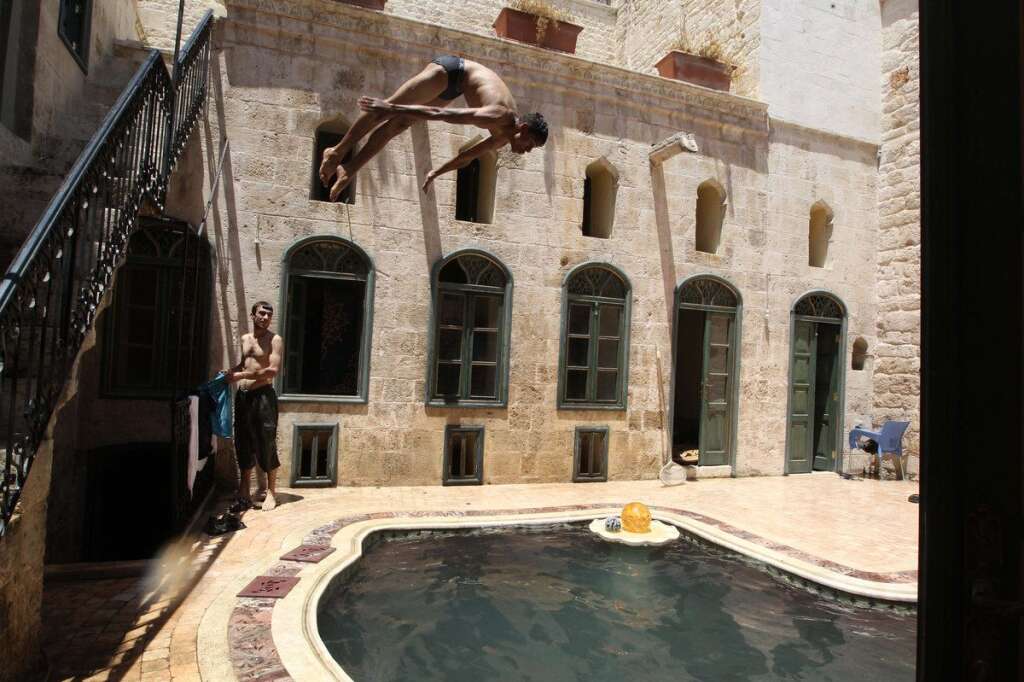 - Un autre plongeon. Dans une maison à Alep, le 24 juin 2013.
