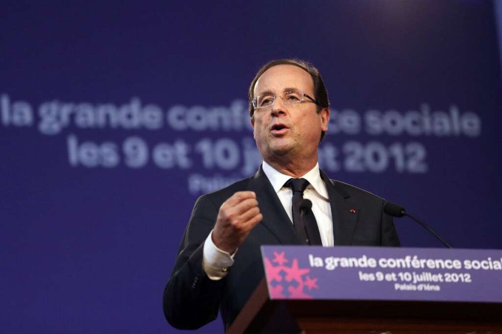 9 juillet 2012: la "méthode" Hollande lors de la conférence sociale - Au début de l'été, François Hollande réunit le monde syndical et patronal pour une grande conférence censée promouvoir "la cutlure de l'accord". L'événement, qui se veut avant tout une "méthode de gouvernance", est appelé à se répéter chaque année.  A relire sur <a href="http://www.huffingtonpost.fr/2012/07/09/conference-sociale-suivez-direct-discours-ouverture_n_1658267.html">Le HuffPost</a>