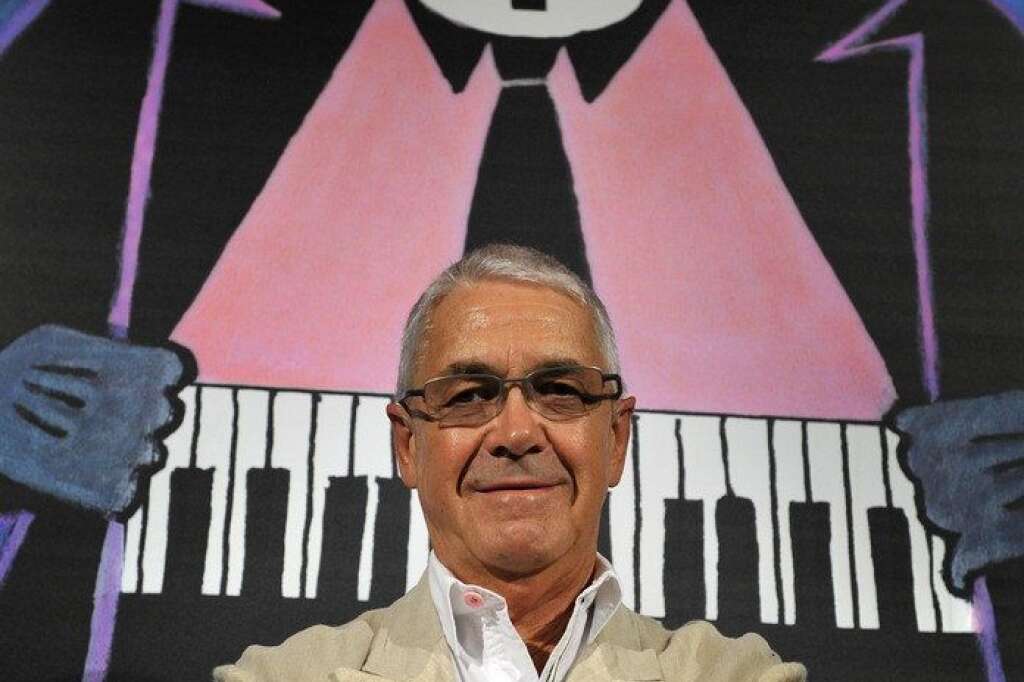 Claude Nobs - Le fondateur du Festival de Jazz de Montreux, est décédé à l'âge de 76 ans. <a href="http://www.huffingtonpost.fr/2013/01/10/claude-nobs-deces-suisse_n_2454440.html">Après une chute à skis de fond</a>, Claude Nobs avait été opéré à Lausanne avant de tomber dans le coma.