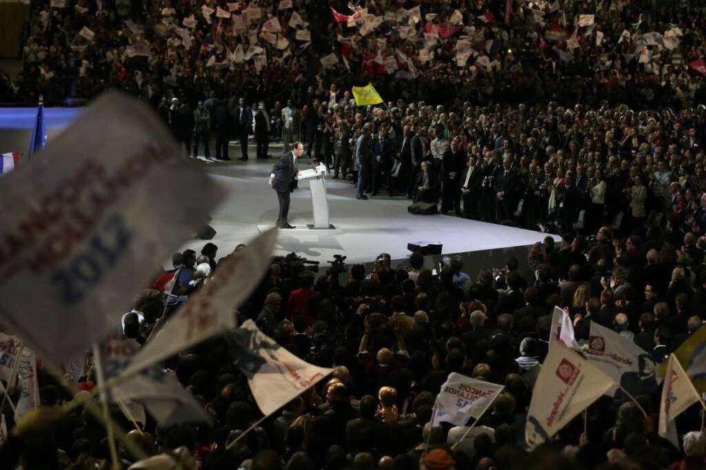 21 janvier 2012: le Bourget - Alors que sa campagne peine à se lancer, François Hollande livre son premier grand meeting. Le lieu: Le Parc du Bourget, non loin de Paris. Près de 20.000 personnes font le déplacement, Hollande attaque la finance. La dynamique est relancée.
