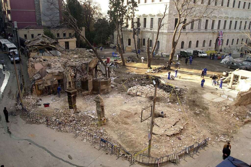 15 et 20 novembre 2003 - 63 morts dans quatre attentats à la voiture piégée contre deux synagogues, le consulat britannique et la banque britannique HSBC à Istanbul en Turquie.
