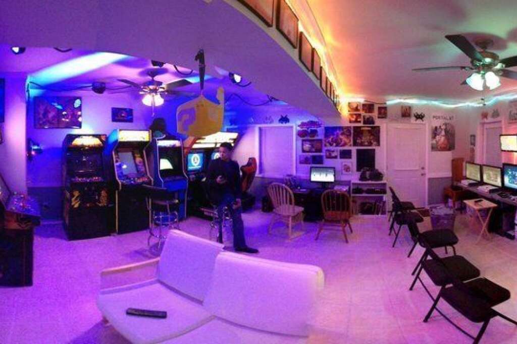 Un panorama de la salle d'arcade - <a href="http://imgur.com/a/SBI7M">SOURCE</a>